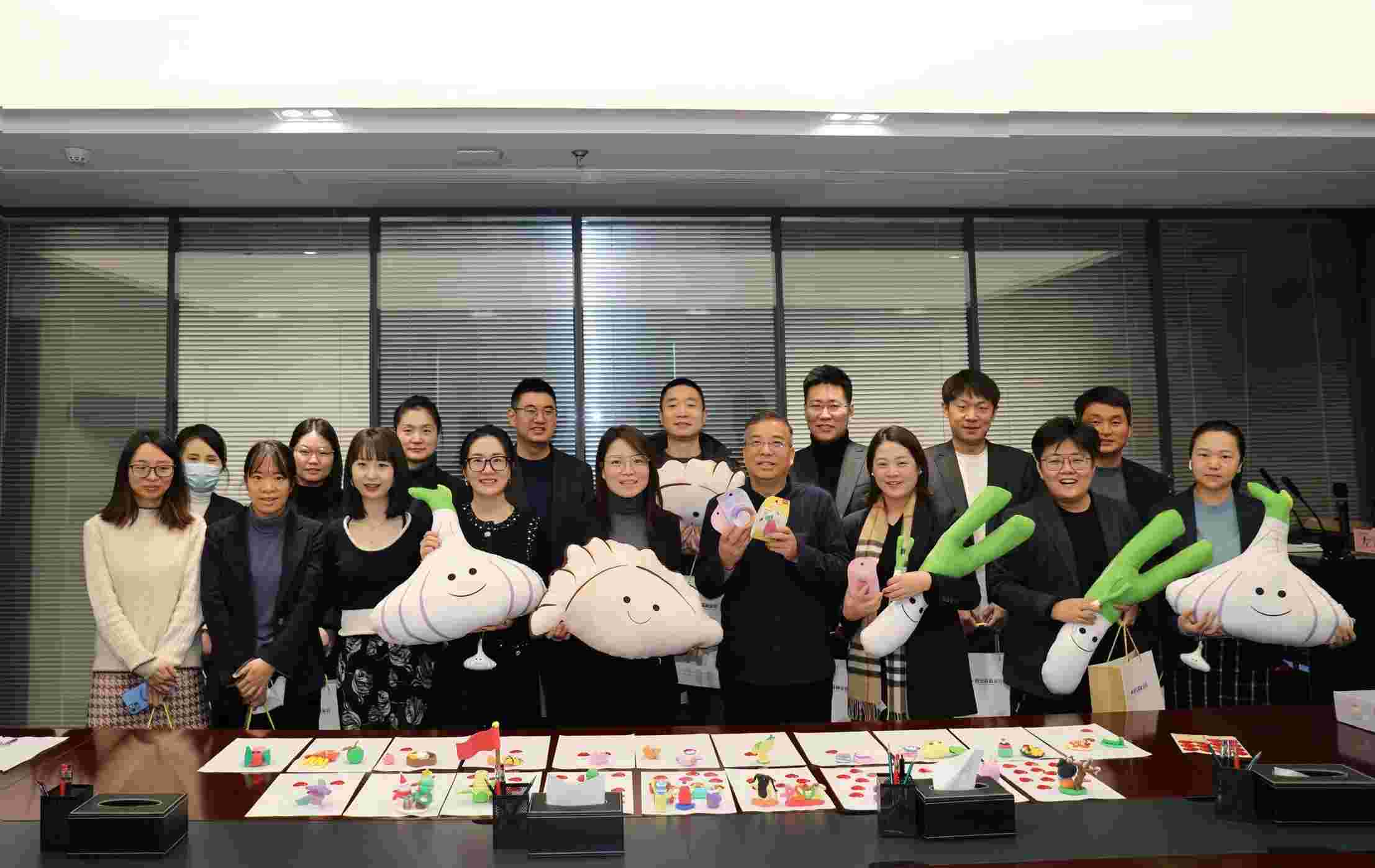 “有形有色 喜迎冬至”——gg扑克
工会开展手工活动