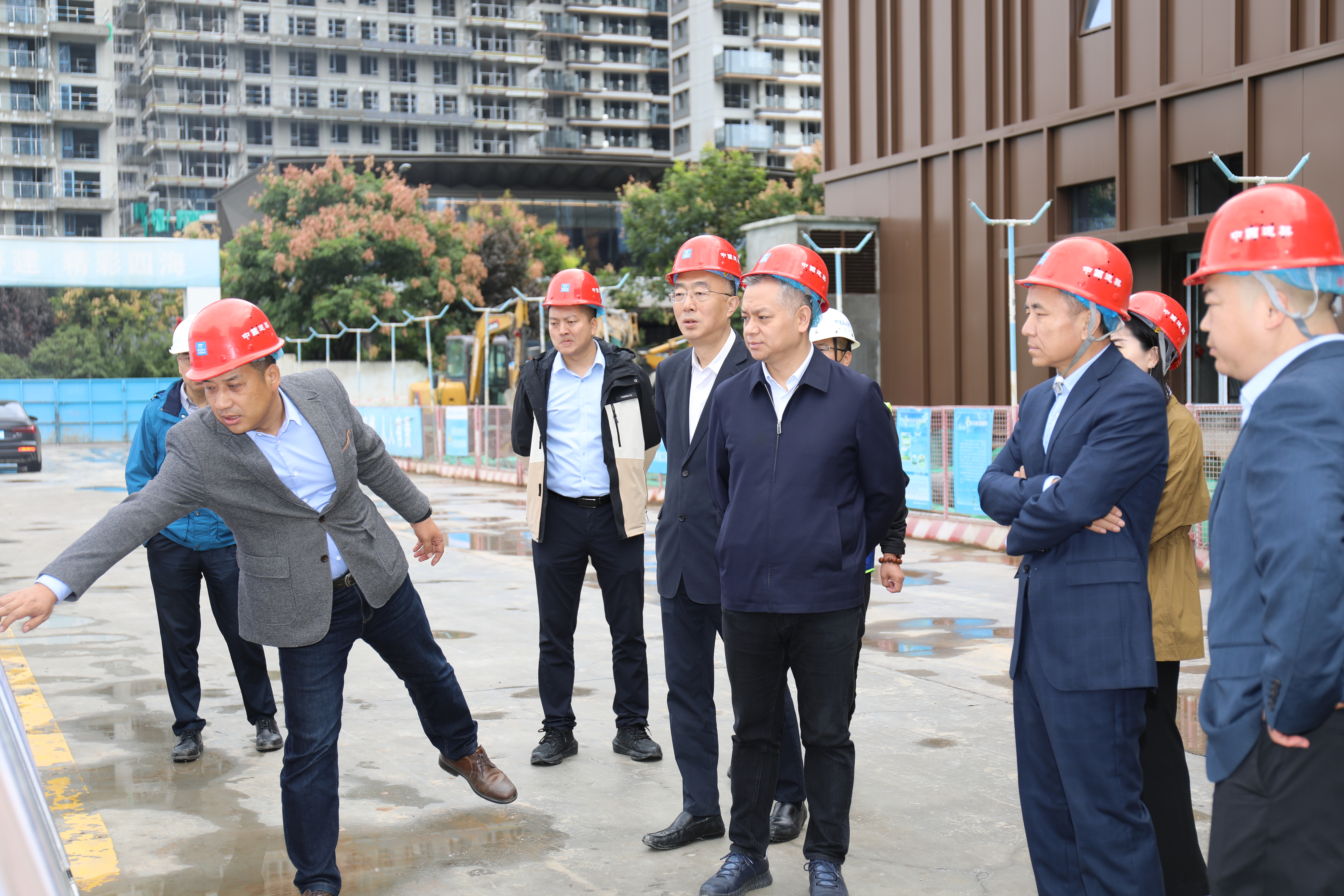 gg扑克
董事长解严带队开展国庆节前安全检查